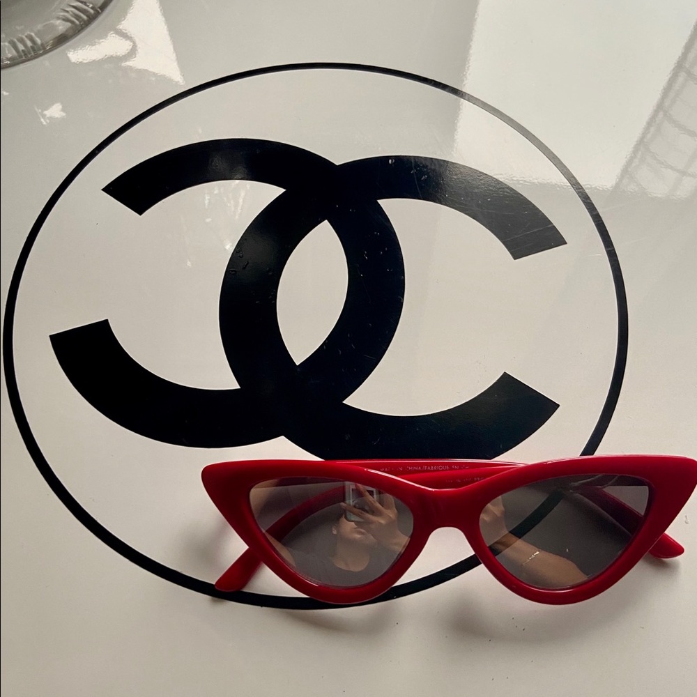 BRAND NEW cat-eyed frame glasses!